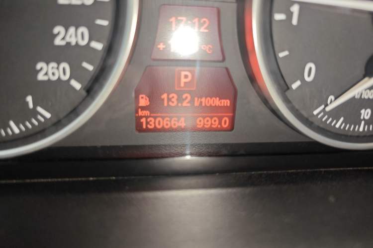 Used BMW X5 2011 xDrive35i Luxury Model Odometer Close Up