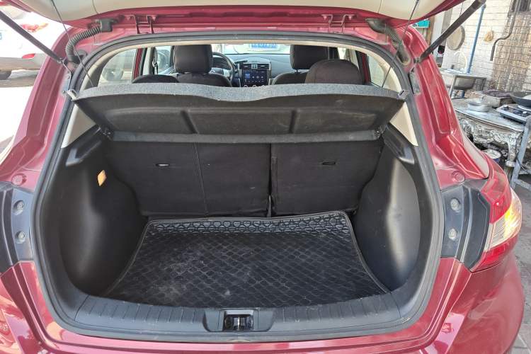 Used Nissan Tiida 2016 1.6L CVT Cool Dynamic Edition