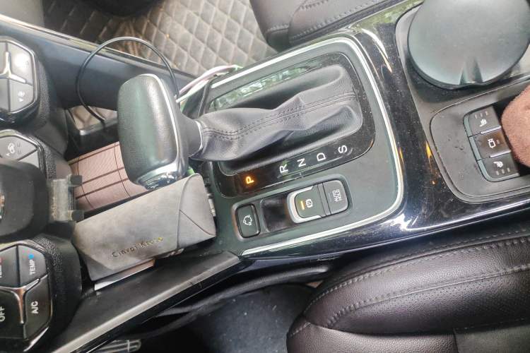 Used GAC Trumpchi GS4 2018 235T Automatic Two-Wheel Drive Luxury Smart Connectivity Version Gear Lever