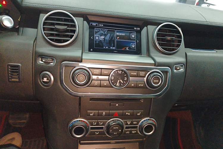 Used Land Rover Discovery 2016 3.0 SC Obsidian Black Heritage Edition SE
