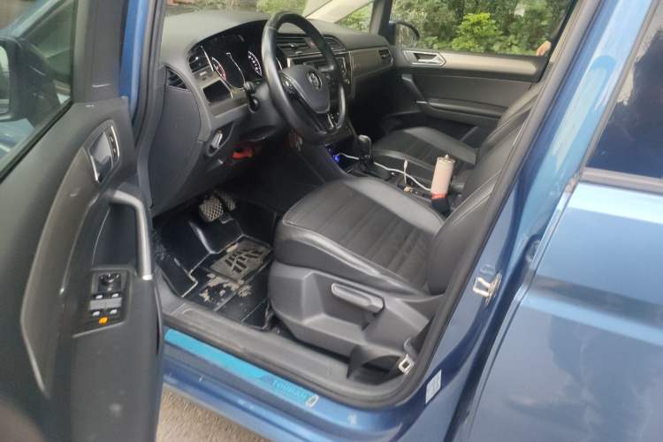 Used Volkswagen Touran 2016 Volkswagen Touran L 280TSI DSG Comfort Edition Driver Seat