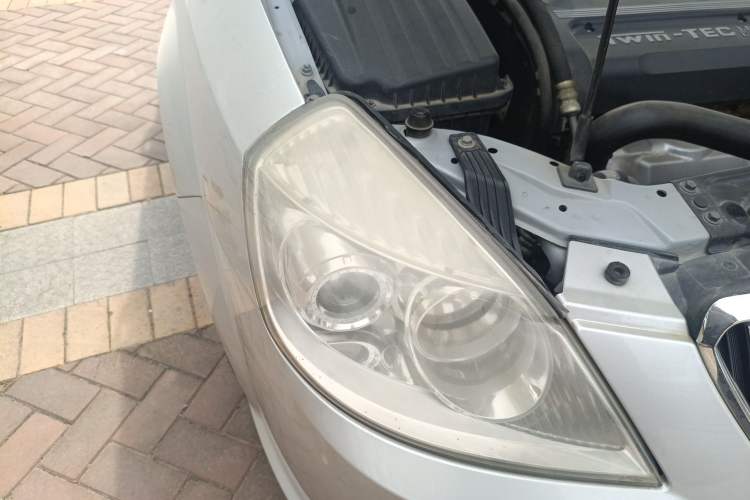 Used Buick Excelle 2011 1.6 LX-MT Right Front Headlight