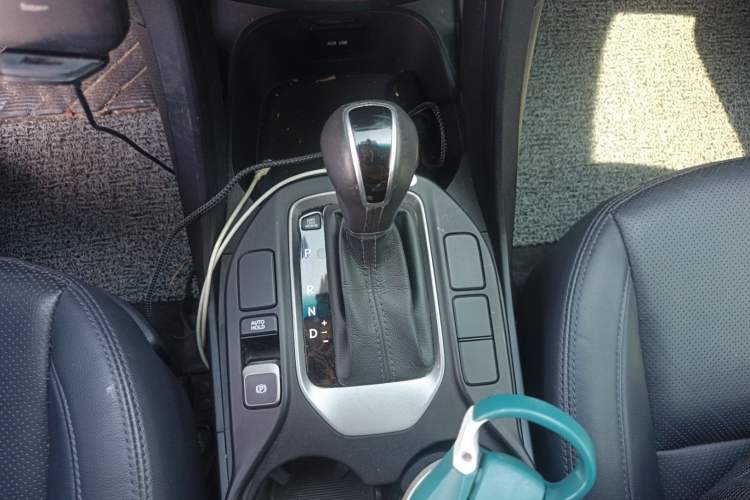 Used Hyundai Santa Fe 2015 2.0T Automatic Two-Wheel Drive Smart Version 5 Seats