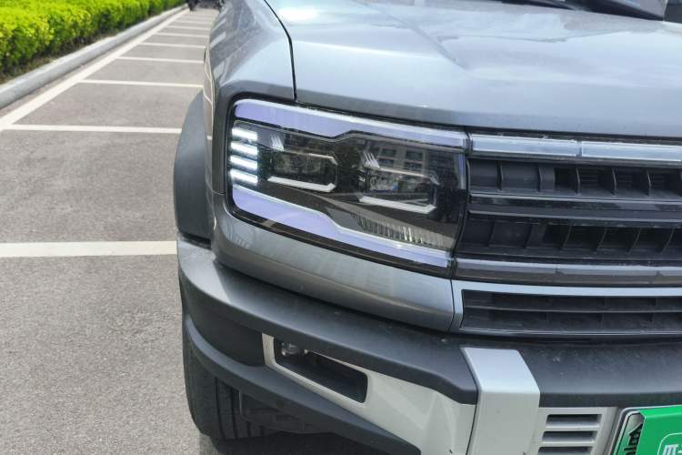 Used Formula Leopard 5 2023 Explore Edition
