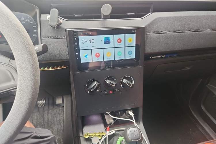 Used Wuling Hongguang PLUS 2019 1.5T Manual Standard Edition 5 Seats Audio And AC Panel