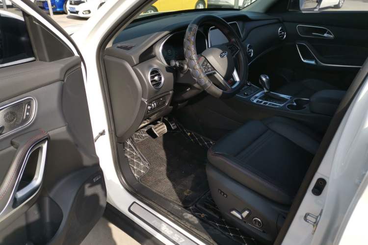 Used JAC Refine S7 2017 2.0T Automatic Luxury Smart Version