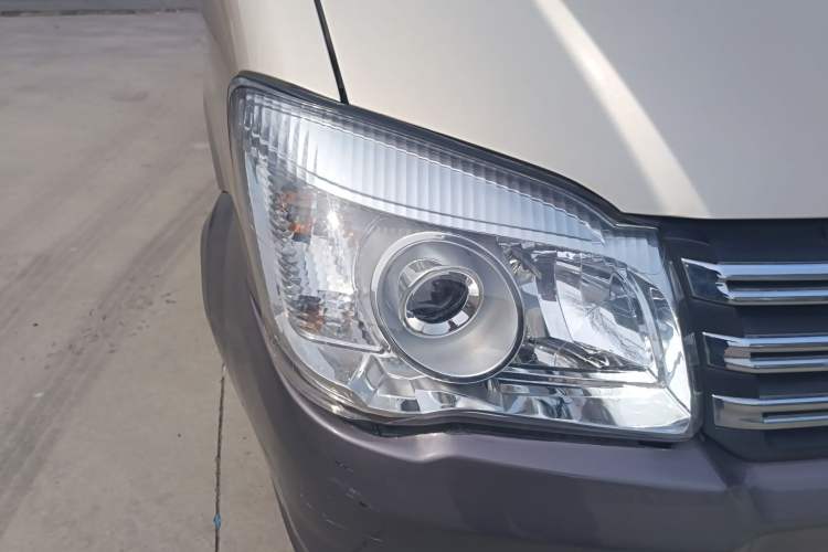 Used FORTHING Lingzhi 2016 M3 1.6L 7-Seater Comfort Model China V Standard Right Front Headlight