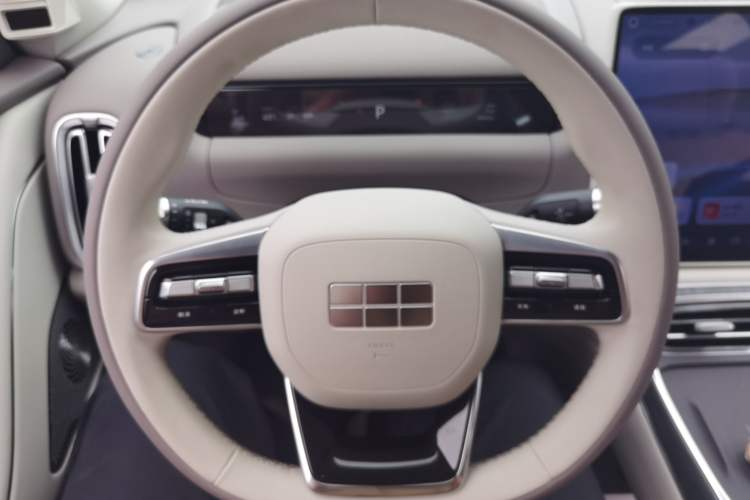 Used Geely Galaxy M9 2025 Model 230km Two-Wheel-Drive Exploration Edition Steering Wheel
