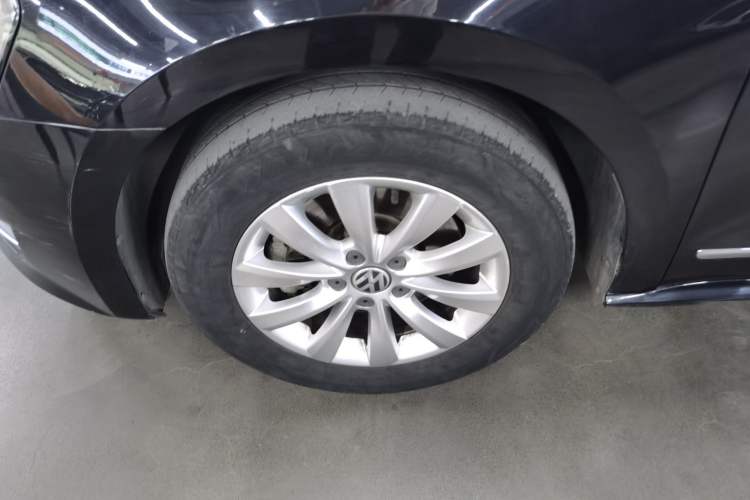 Used Volkswagen Passat 2014 1.8TSI DSG Prestige Edition Left Front Wheel Hub