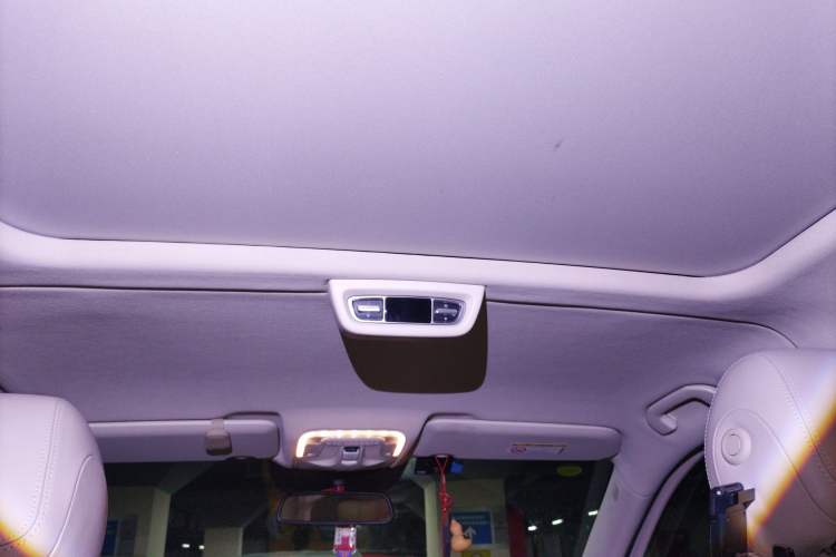 Used Mercedes-Benz V-Class 2017 V 260 Avantgarde Edition Headliner