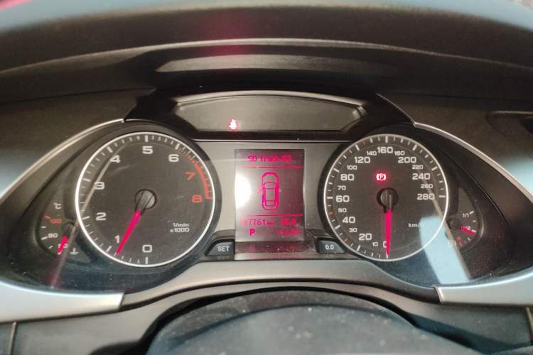 Used Audi A4L 2012 2.0 TFSI automatic standard version