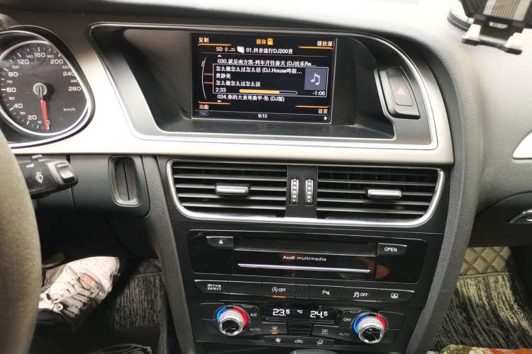 Used Audi A4L 2013 40 TFSI quattro Sport version Audio And AC Panel