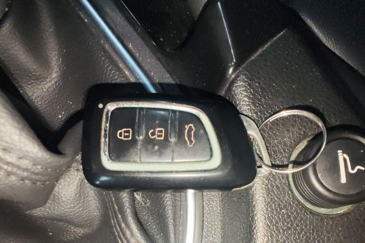 Used Dongfeng Aeolus AX7 2016 2.0L Manual Zhiyi Trim Vehicle Key