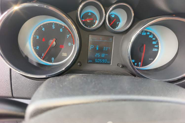 Used Changan CS35 2014 1.6L Automatic Luxury Model China IV Standard
