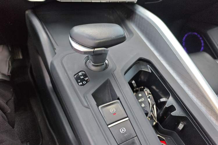 Used Geely Auto Preface 2023 1.5TD Fuyao Version Gear Lever