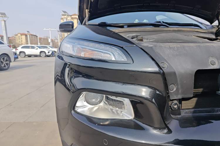 Used Jeep Cherokee 2016 2.0L Superior Edition
