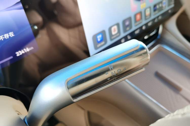 Used Hima AITO M8 2025 Extended-Range Max+ Version 53.4 kWh 6-Seater Edition Gear Lever