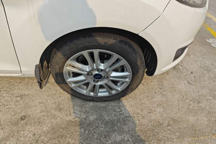 Used Ford Fiesta 2013 Hatchback 1.5L Automatic Fashion Edition Right Front Wheel Hub