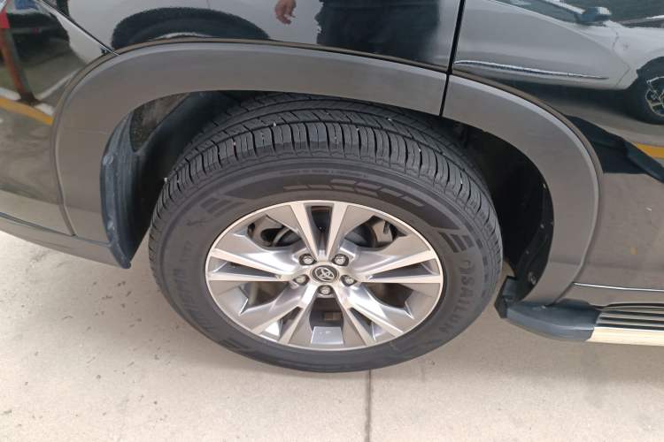 Used Toyota Highlander 2018 2.0T Two-Wheel Drive Elite Edition 5 Seats Emission Standard China V Right Rear Wheel Hub