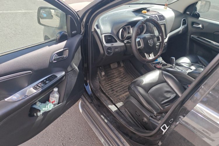 Used Dodge Journey 2013 2.4L Two-Wheel Drive Luxury Version