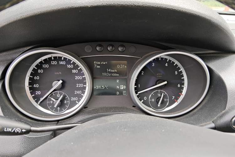 Used Mercedes-Benz R-Class 2011 R 300 L Business Model Instrument Cluster