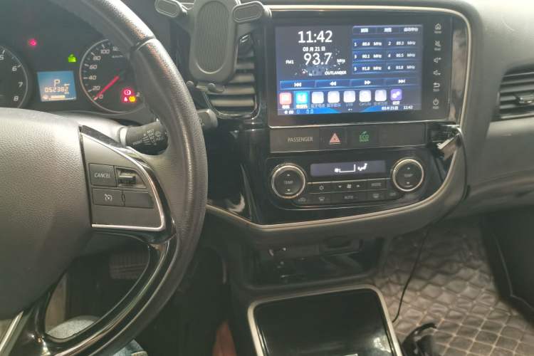 Used Mitsubishi Outlander 2018 2.0L Two-Wheel-Drive Jiale Edition 7-Seater
