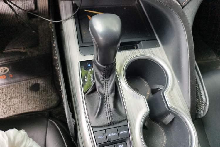 Used Toyota Camry 2019 Dual-Engine 2.5 HG Luxury Edition China VI Standard