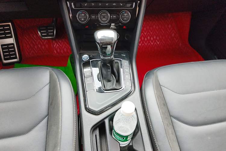 Used Volkswagen Tiguan L 2021 330TSI Automatic Two-Wheel Drive R-Line Enhanced Edition
