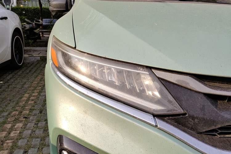 Used Honda Jade 2017 210 TURBO CVT Luxury Edition 5 Seats Right Front Headlight