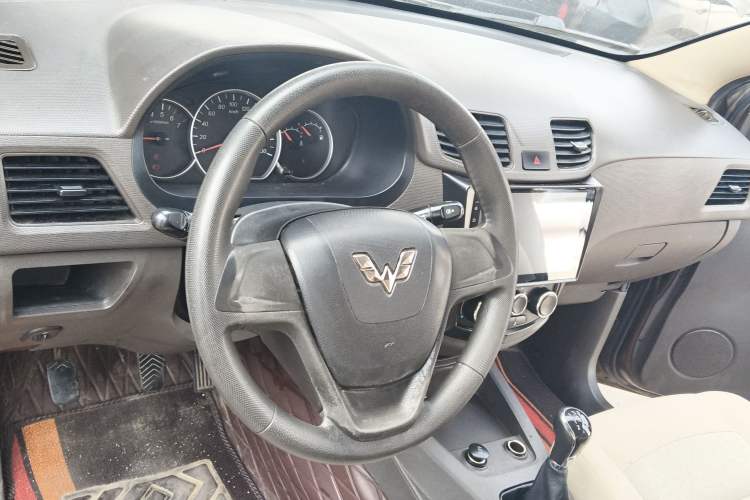 Used Wuling Hongguang 2014 1.5L S Standard Version