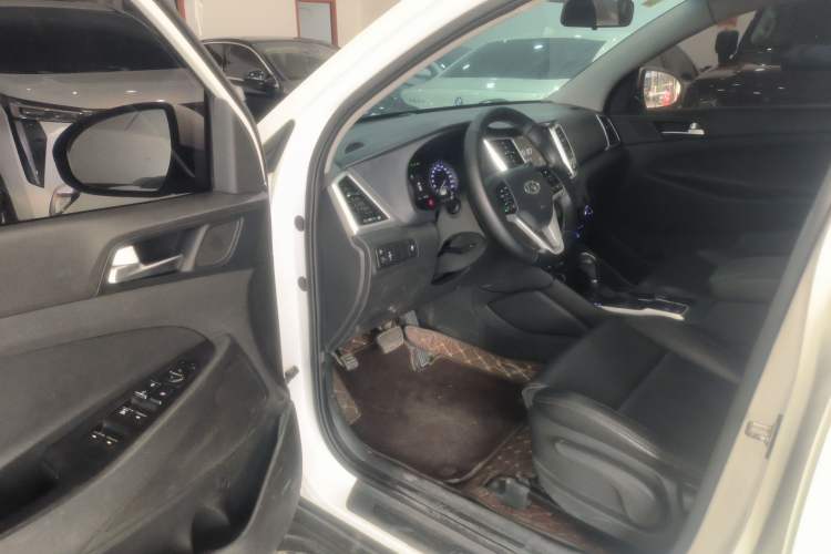 Used Hyundai Tucson 2015 1.6T Dual-Clutch Two-Wheel-Drive Smart Model Driver Seat