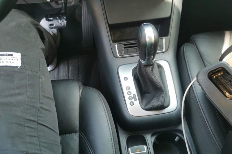 Used Volkswagen Tiguan 2015 1.8TSI Automatic Two-Wheel Drive Comfort Edition Gear Lever