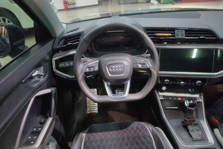 Used Audi Q3 2019 35 TFSI Fashion Dynamic Model
