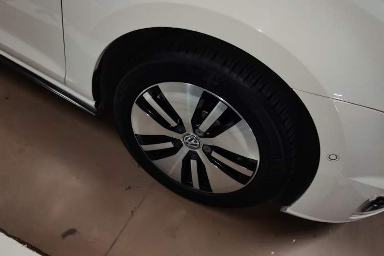 Used Volkswagen Golf New Energy 2015 GTE model Right Front Wheel Hub