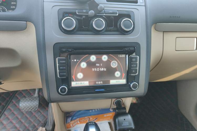 Used Volkswagen Touran 2011 1.4T DSG Zhiya Edition 5 Seats Audio And AC Panel