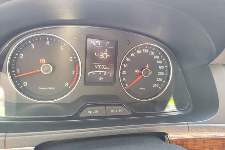 Used Volkswagen Lavida 2013 Revised Version 1.6L Automatic Luxury Edition
