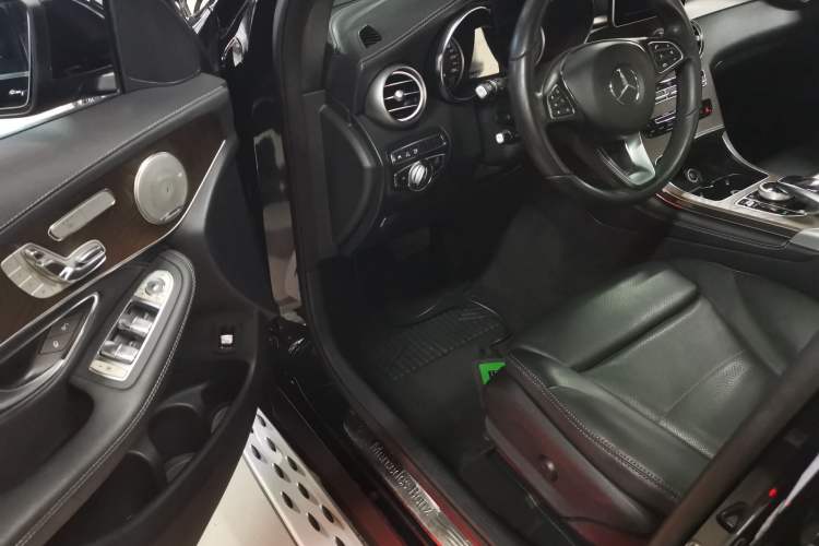 Used Mercedes-Benz GLC 2018 Refreshed GLC 300 4MATIC Dynamic Edition