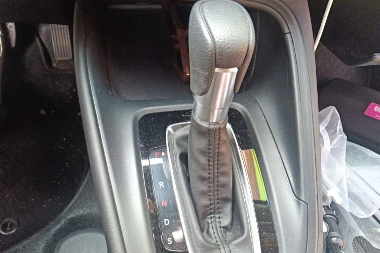 Used Honda Vezel 2023 1.5L CVT Tech Edition Gear Lever