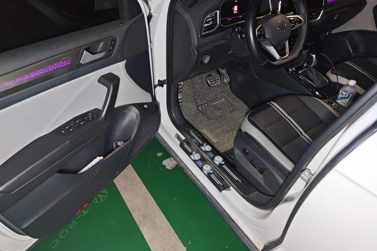 Used Volkswagen T-ROC 2024 300TSI DSG Two-Wheel-Drive Chen Guang Edition
