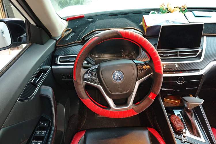 Used Venucia T60 2018 1.6L CVT Smart & Fun Version China V Standard Steering Wheel