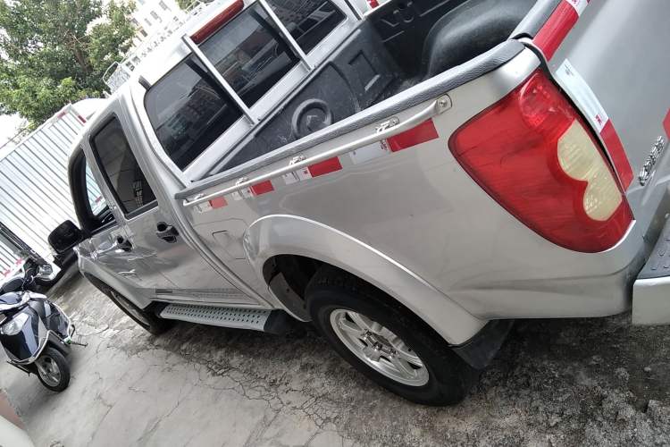 Used Great Wall Wingle 5 2017 2.0T European Version Diesel Two-Wheel Drive Advanced Large Double-Cab GW4D20E