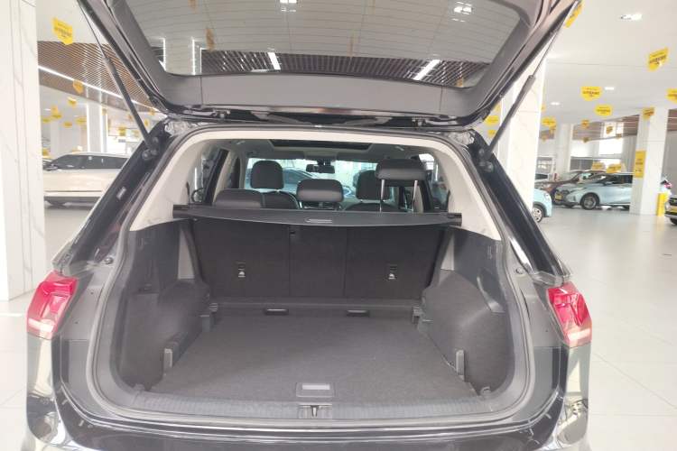 Used Volkswagen Tiguan L 2021 330TSI Automatic Two-Wheel Drive Smart Edition