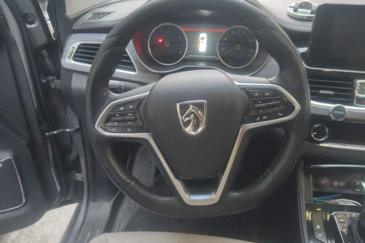 Used Baojun 730 2017 1.5T DCT Flagship Model 7 Seats China V Emission Standard Steering Wheel