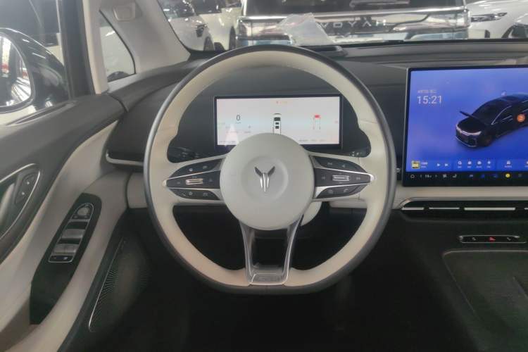 Used VOYAH Dream 2025 PHEV Four-Wheel-Drive Flagship Kunpeng Edition Steering Wheel