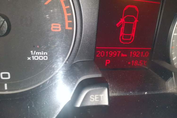 Used Audi A4L 2009 2.0 TFSI Technology Edition Odometer Close Up