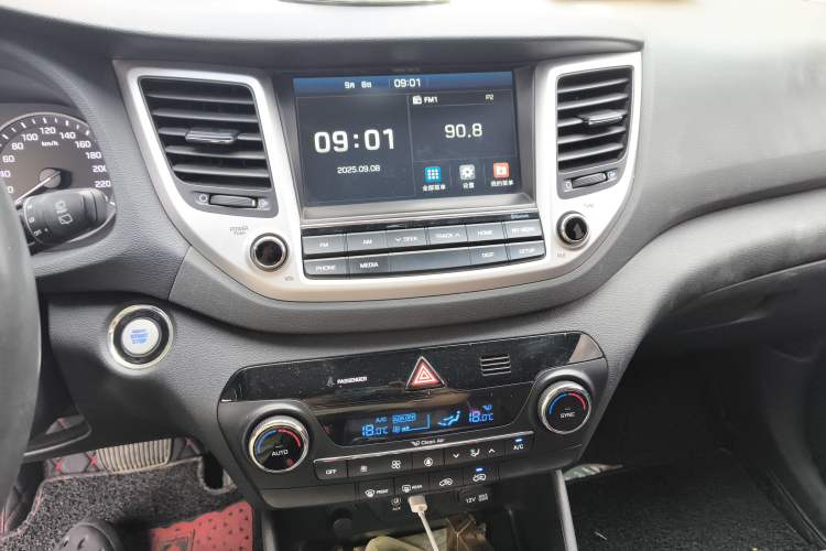 Used Hyundai Tucson 2018 1.6T Dual-Clutch Two-Wheel Drive 15th Anniversary Special Edition