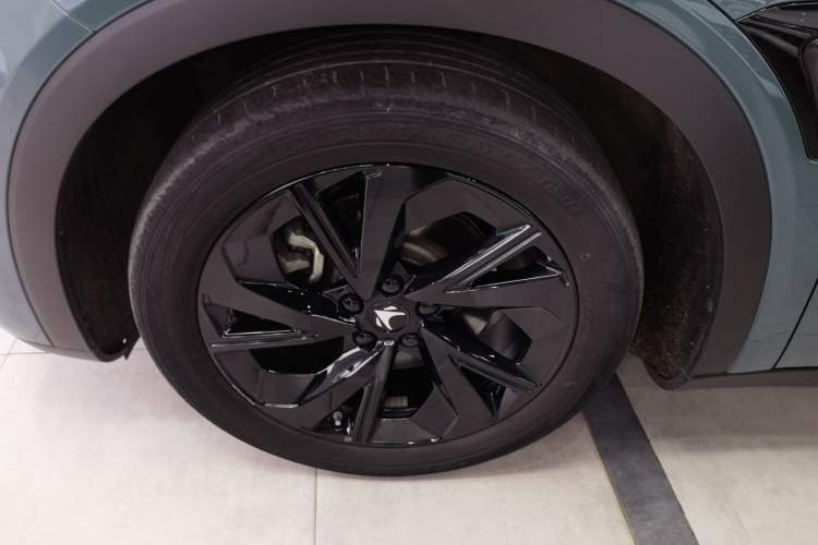 Used ARCFOX Alpha S 2023 735E+ Forest Edition 160kW Left Front Wheel Hub