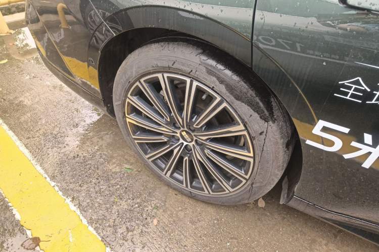 Used Geely Galaxy 8 2025 130km EM-P Starship Edition Right Rear Wheel Hub