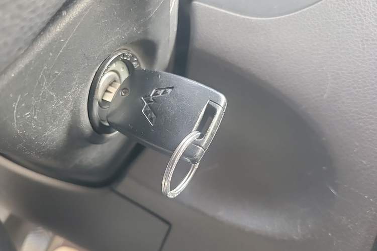 Used Wuling Rongguang V 2015 1.2L Standard Version