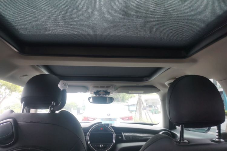 Used MINI MINI 2020 1.5T COOPER Classic Edition Three-Door Exclusive Color Version
